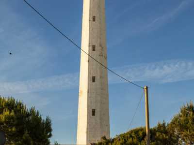 L�ingresso del Faro San Cataldo � situato in via Tripoli 19. Qui si apre un cancello in ferro...
